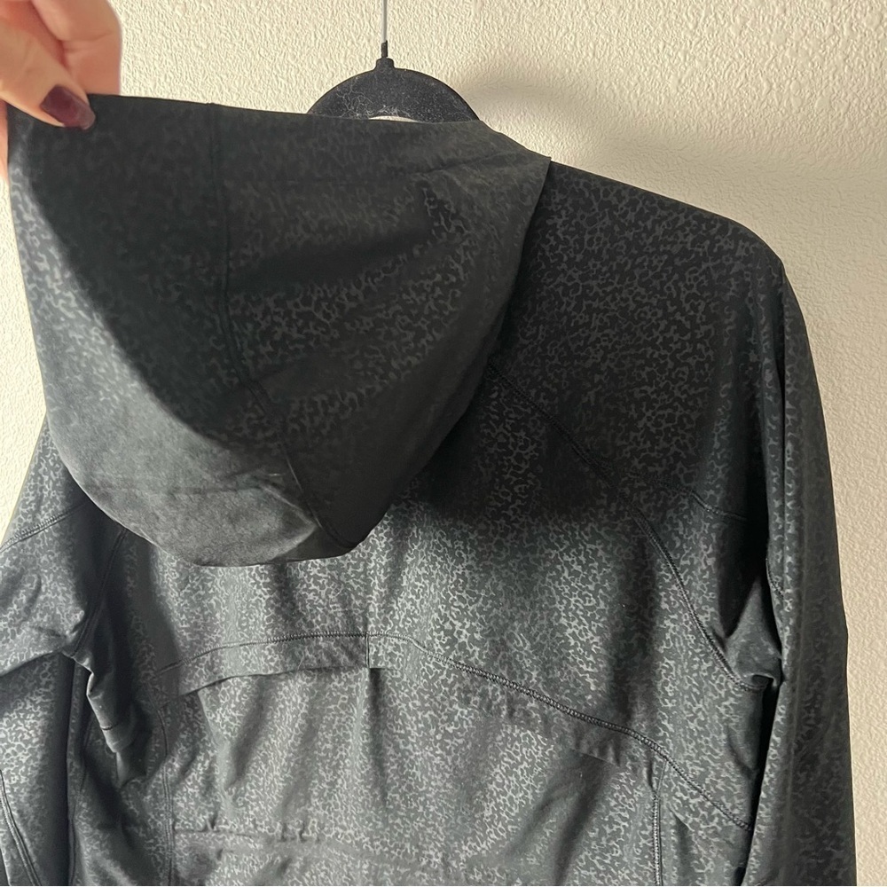 NWOT Athleta Racer Running Free Jacket Printed Black Cosmos Hooded Women - Picture 15 of 15